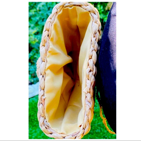 New Straw Crossbody Bag - Picture 4 of 4